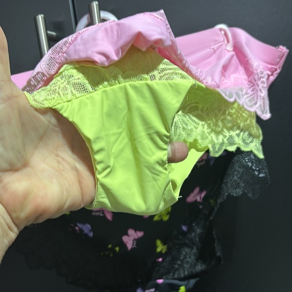 Juicy Couture 3 pack No Panty Lines,lace embellished,butterfly pattern & solids - Picture 4 of 4